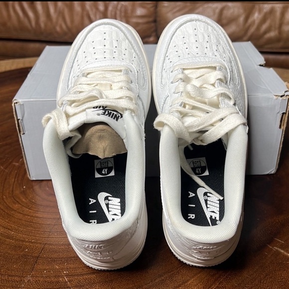28: Nike Air Force 1 LV8 discontinued (Size: 4Y) - Picture 4 of 8